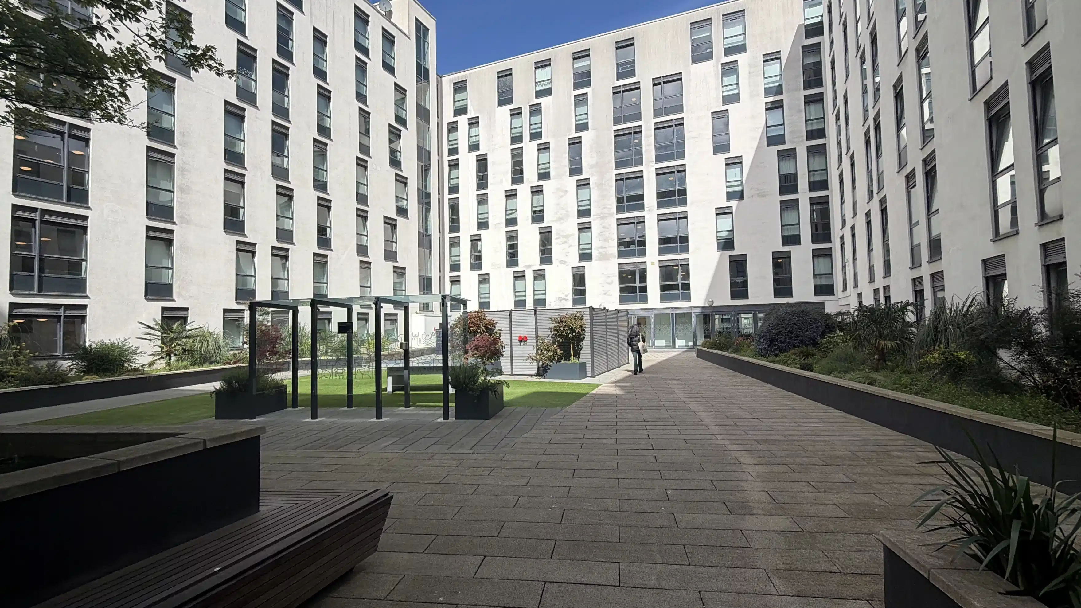 iQ Sterling Court, London image 24