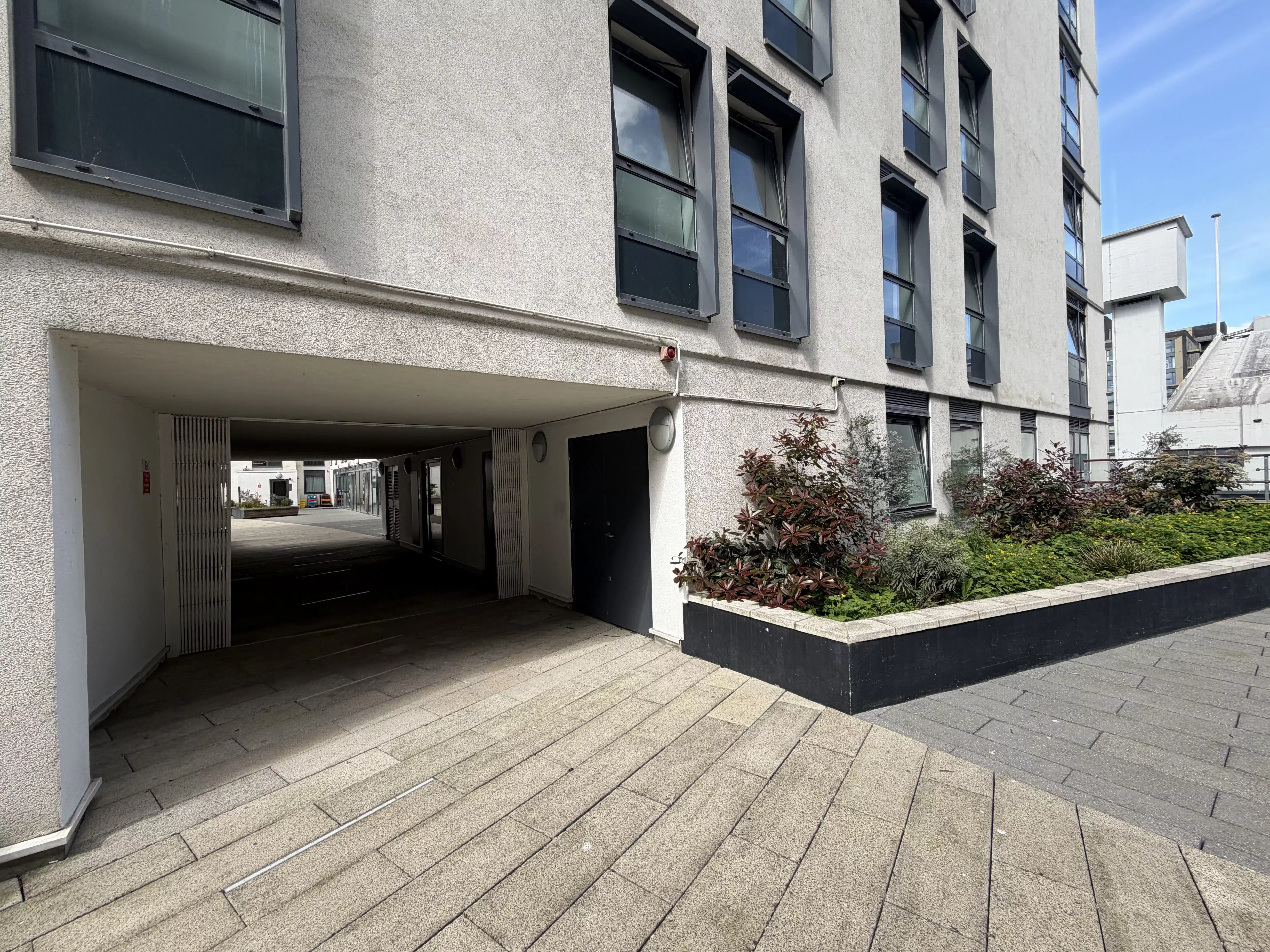 iQ Sterling Court, London image 28