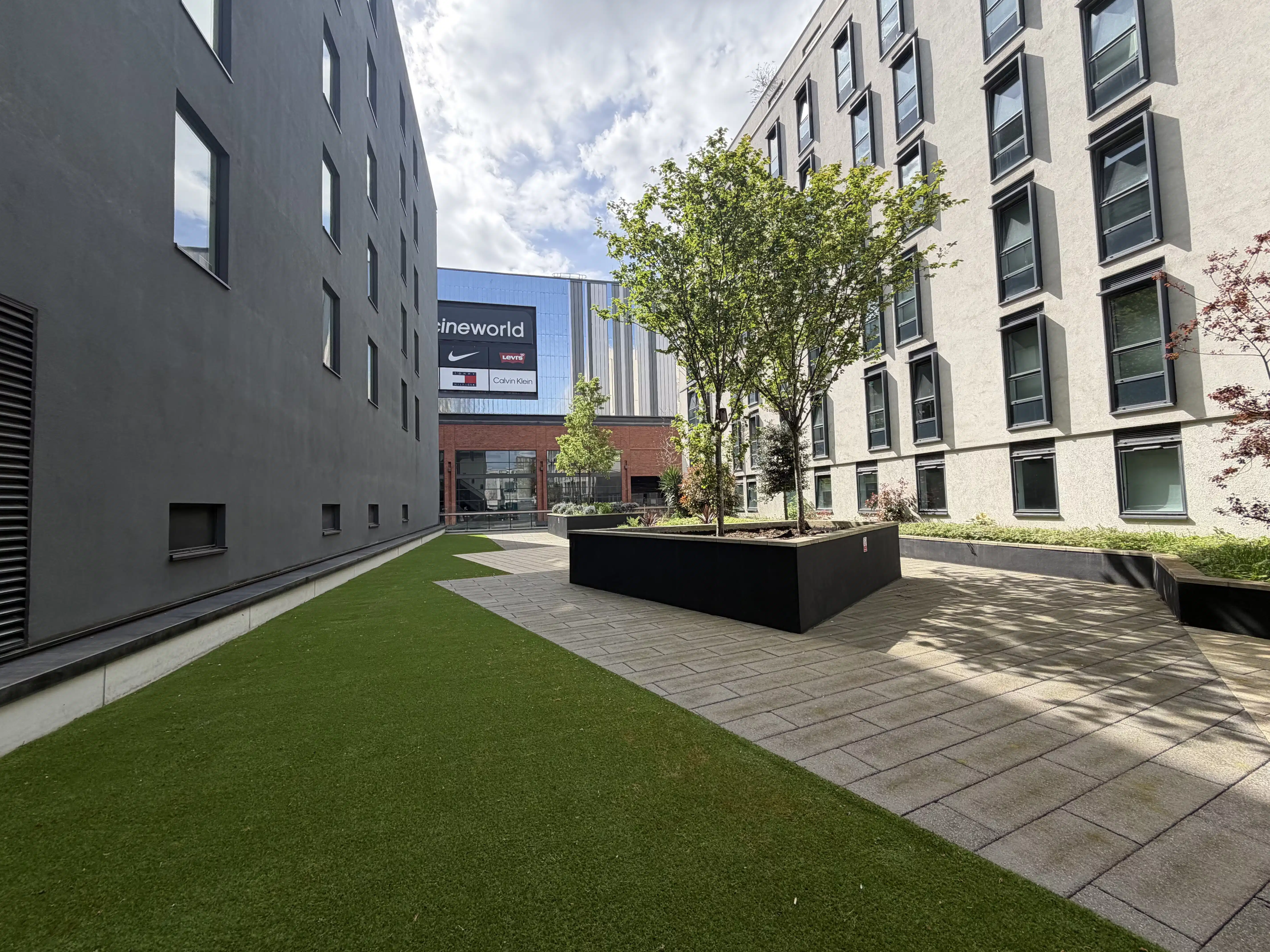 iQ Sterling Court, London image 25