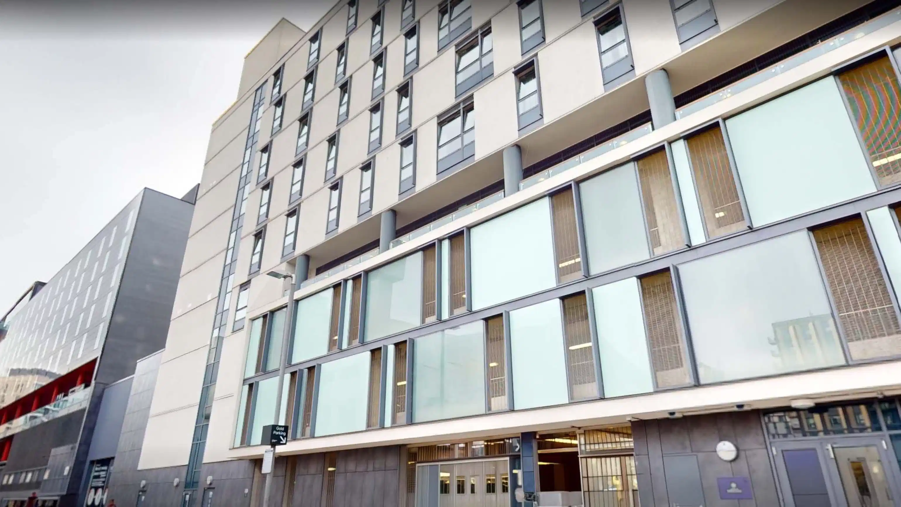iQ Sterling Court, London image 37