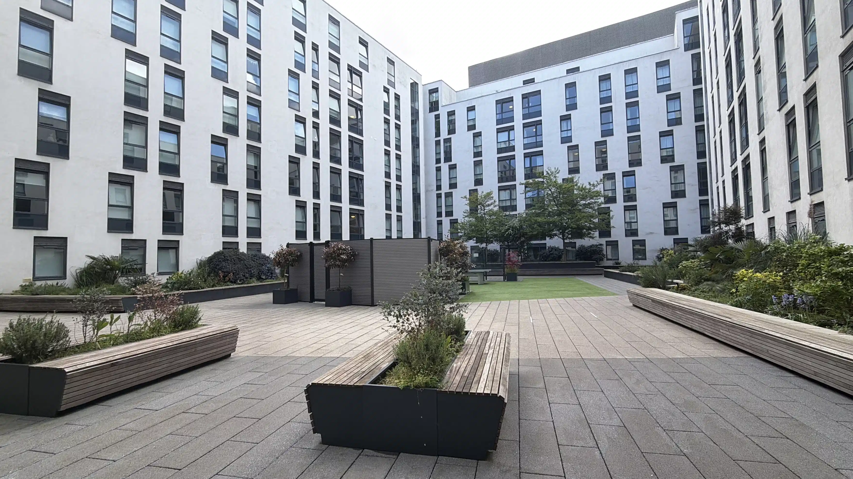 iQ Sterling Court, London image 20
