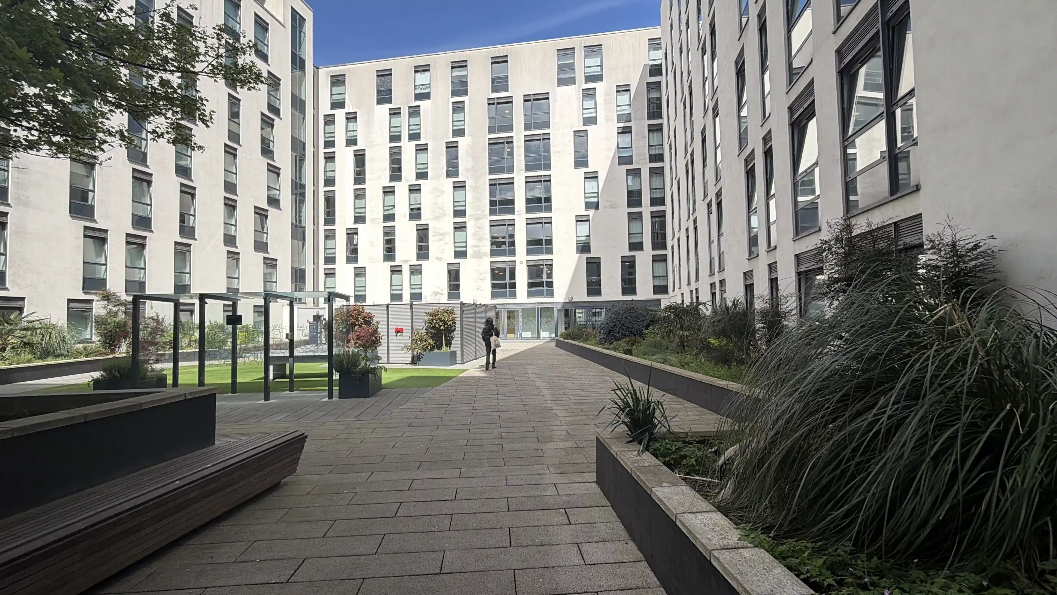 iQ Sterling Court, London image 23