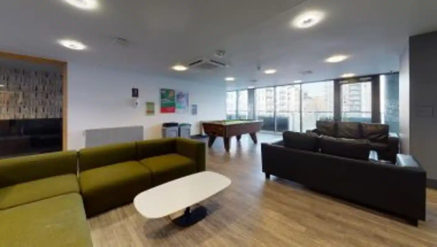 iQ Sterling Court, London view 7