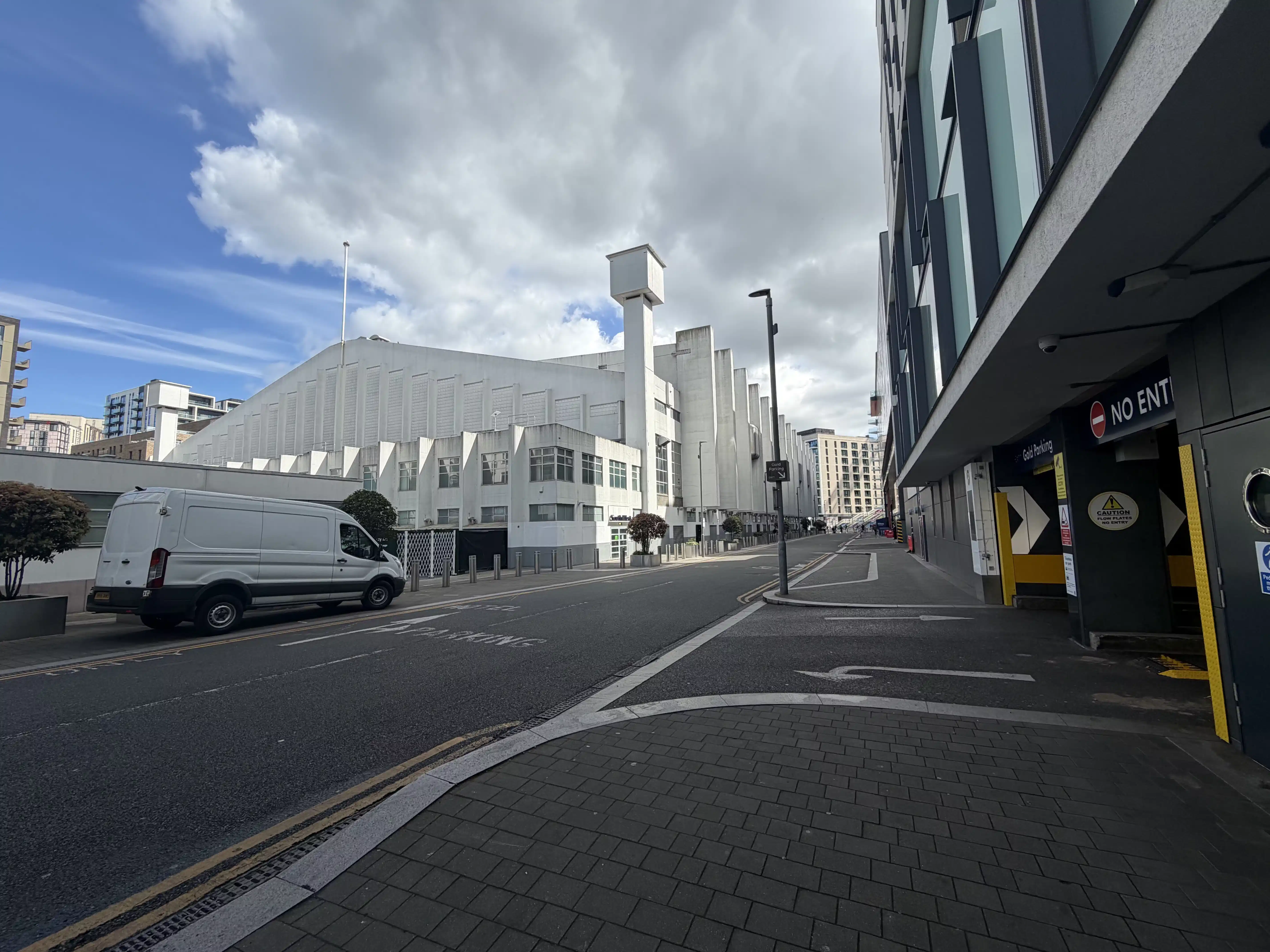 iQ Sterling Court, London image 16