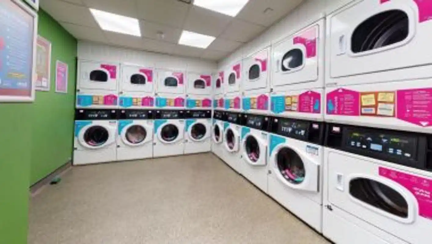 iQ Sterling Court, London - London, England, United Kingdom - Amenities