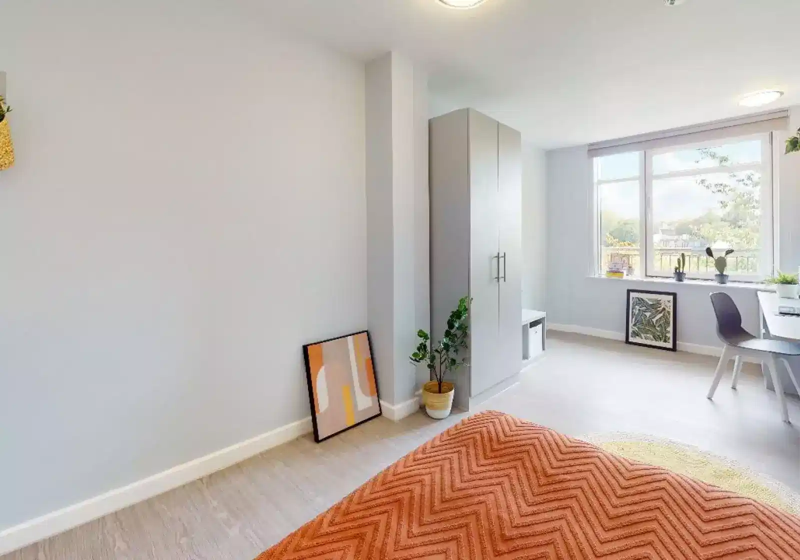 Exterior?w=400&h=260&fit=crop&q=40&auto=format&trim=auto