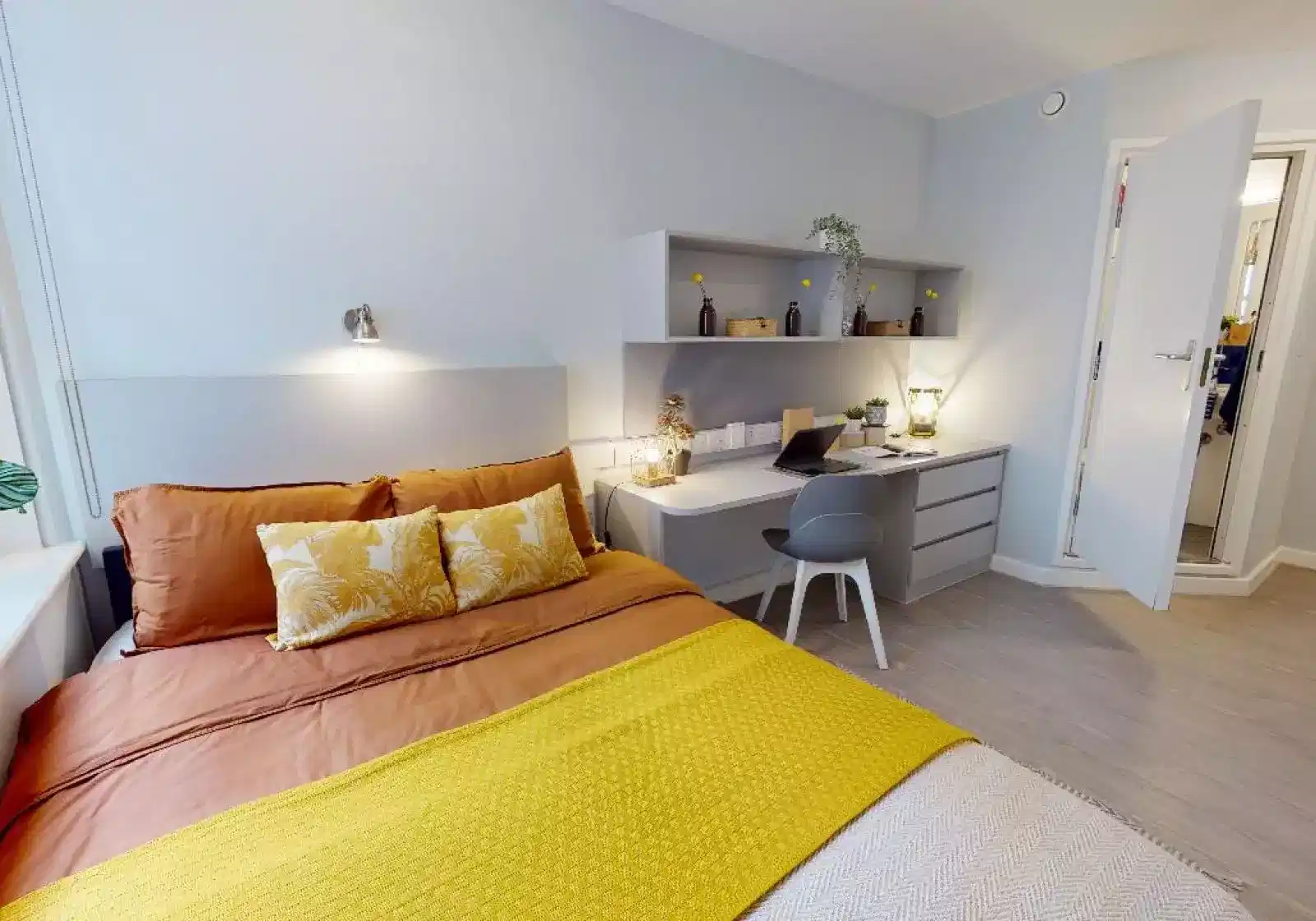 Silver En Suite Plus