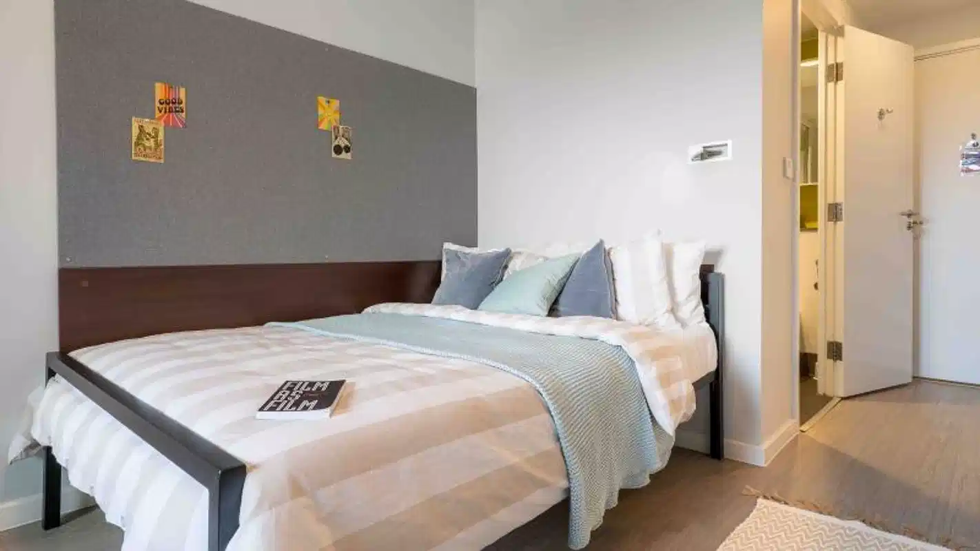 Gold En Suite