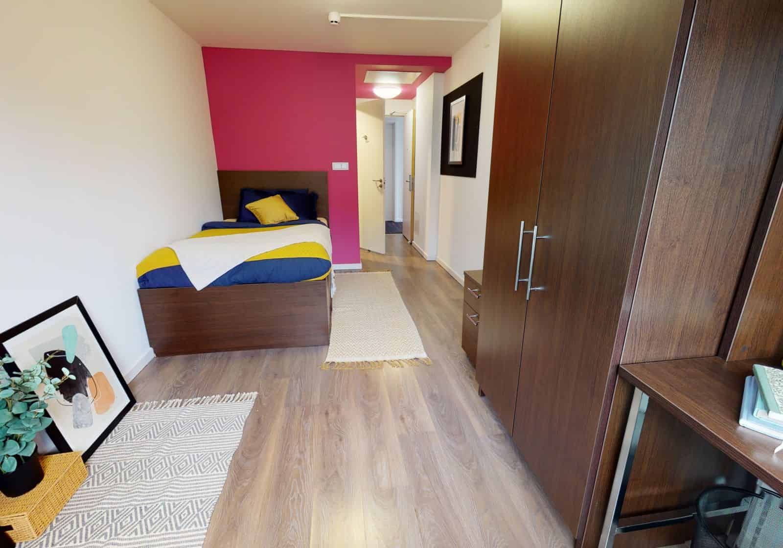 Common Area?w=400&h=260&fit=crop&q=40&auto=format&trim=auto