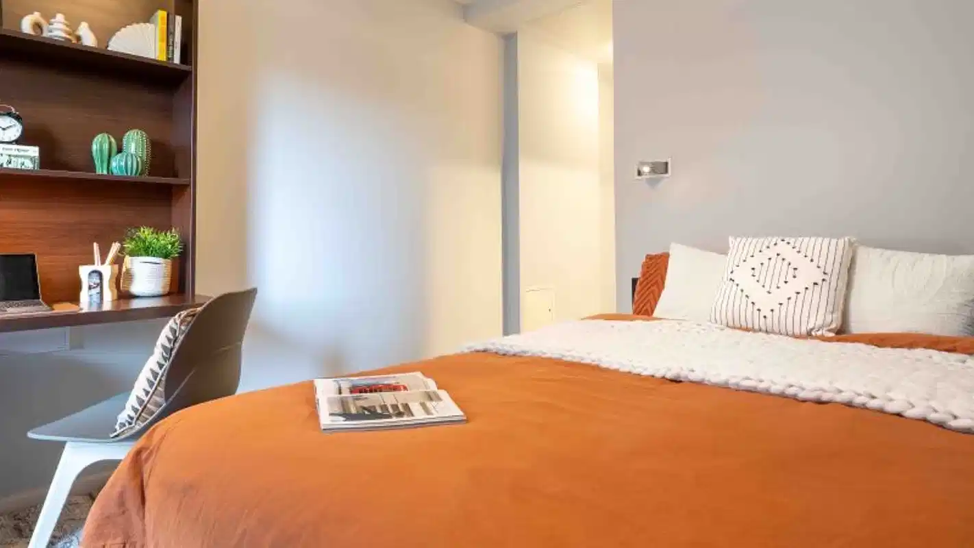 Bronze En Suite