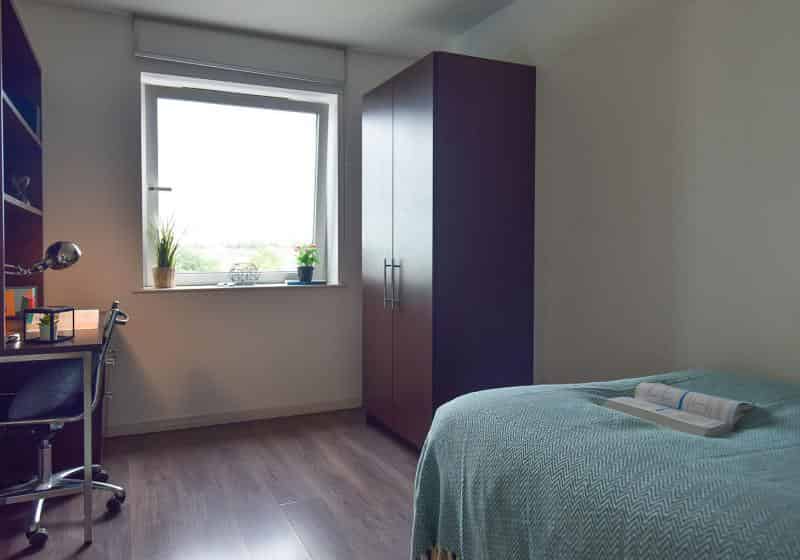 Common Area?w=400&h=260&fit=crop&q=40&auto=format&trim=auto