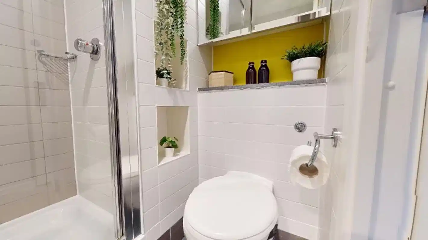 Common Area?w=400&h=260&fit=crop&q=40&auto=format&trim=auto