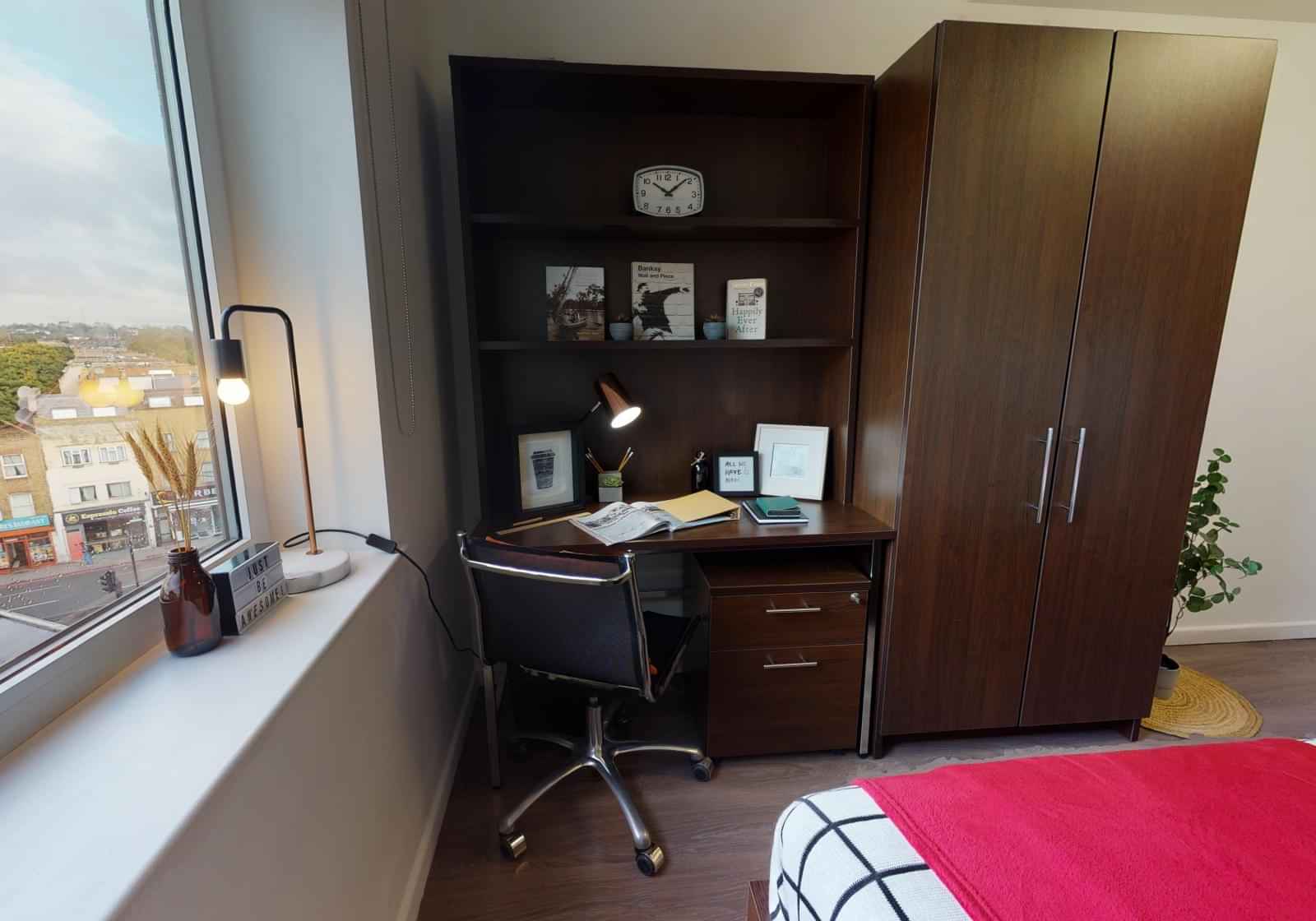 Common Area?w=400&h=260&fit=crop&q=40&auto=format&trim=auto