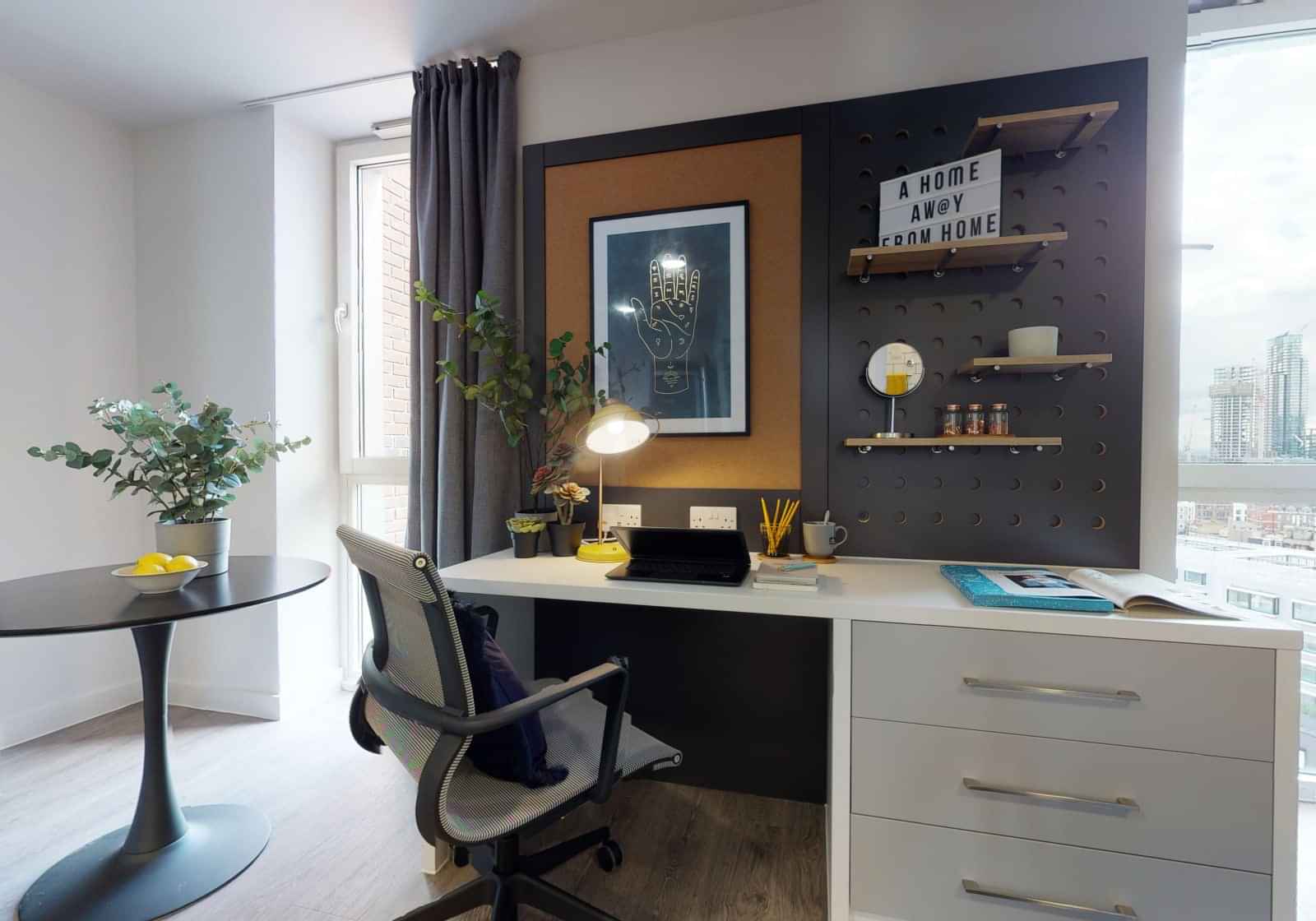 Amenities?w=400&h=260&fit=crop&q=40&auto=format&trim=auto