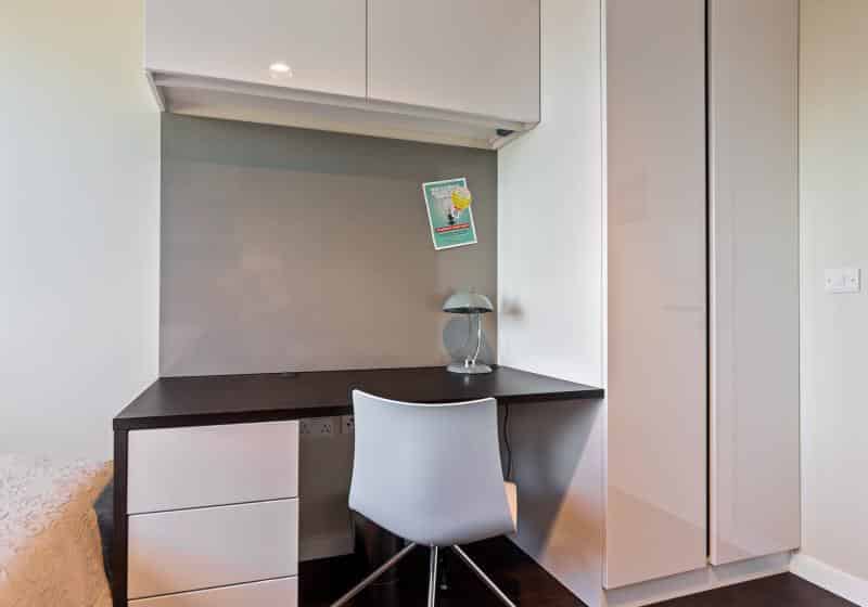 Common Area?w=400&h=260&fit=crop&q=40&auto=format&trim=auto