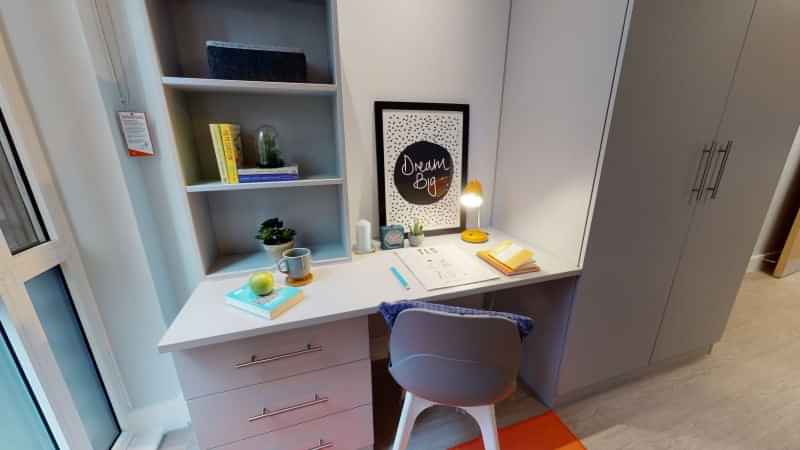 Common Area?w=400&h=260&fit=crop&q=40&auto=format&trim=auto