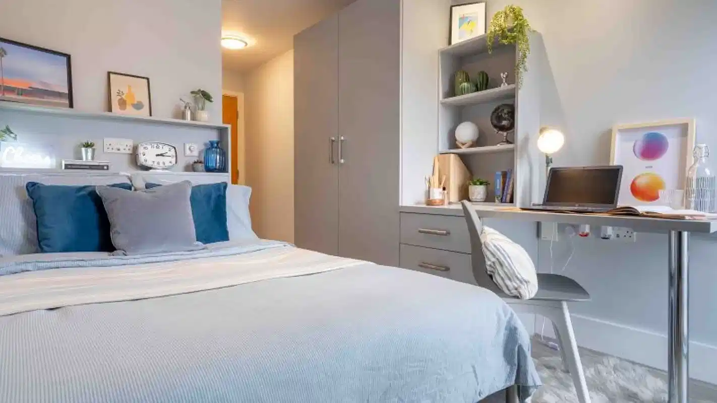 Bronze En Suite