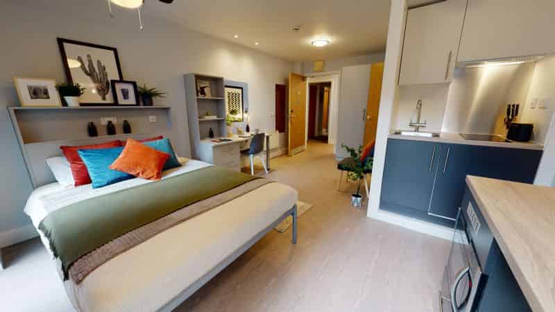 Common Area?w=400&h=260&fit=crop&q=40&auto=format&trim=auto