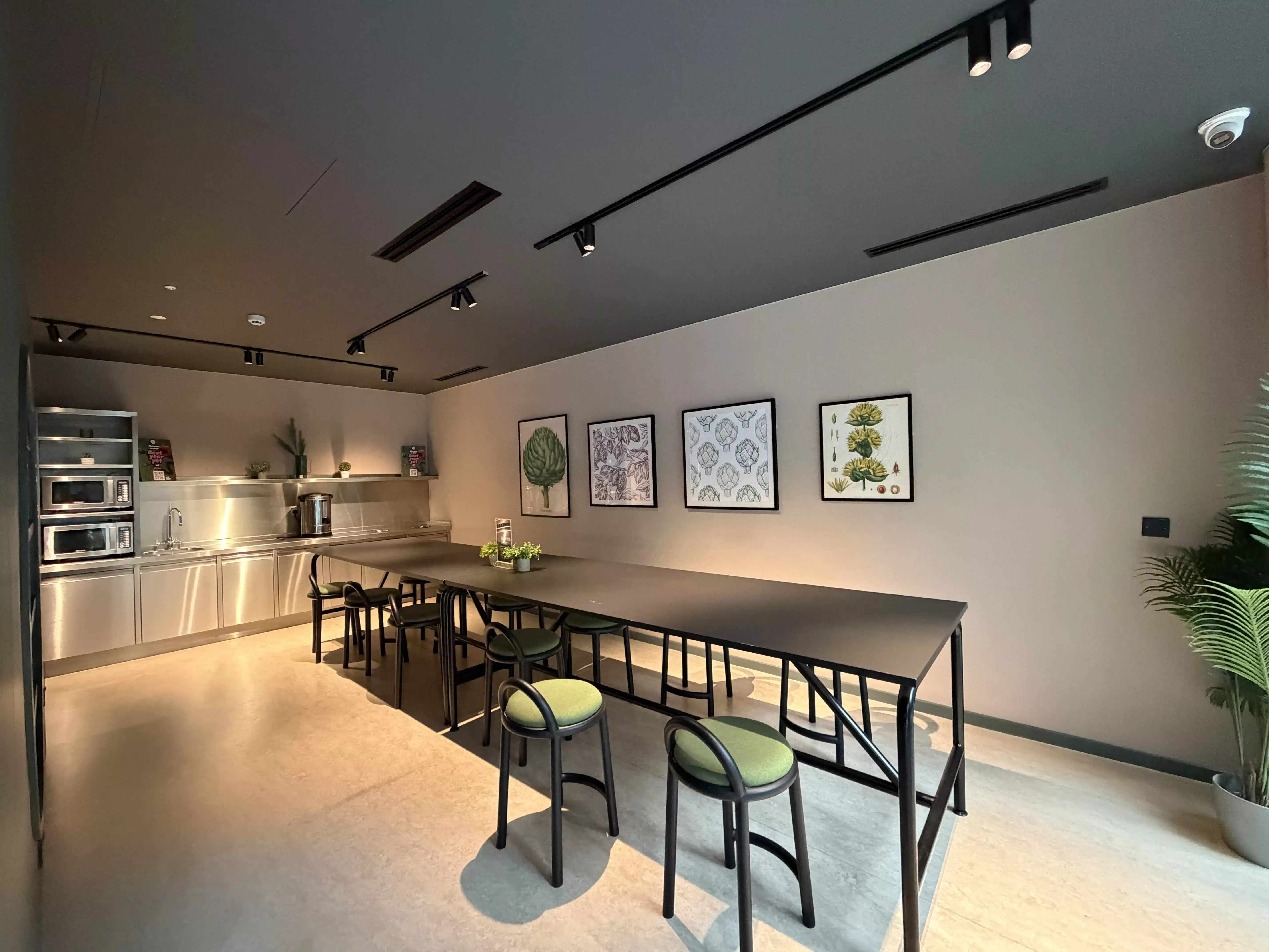 iQ City, London image 61