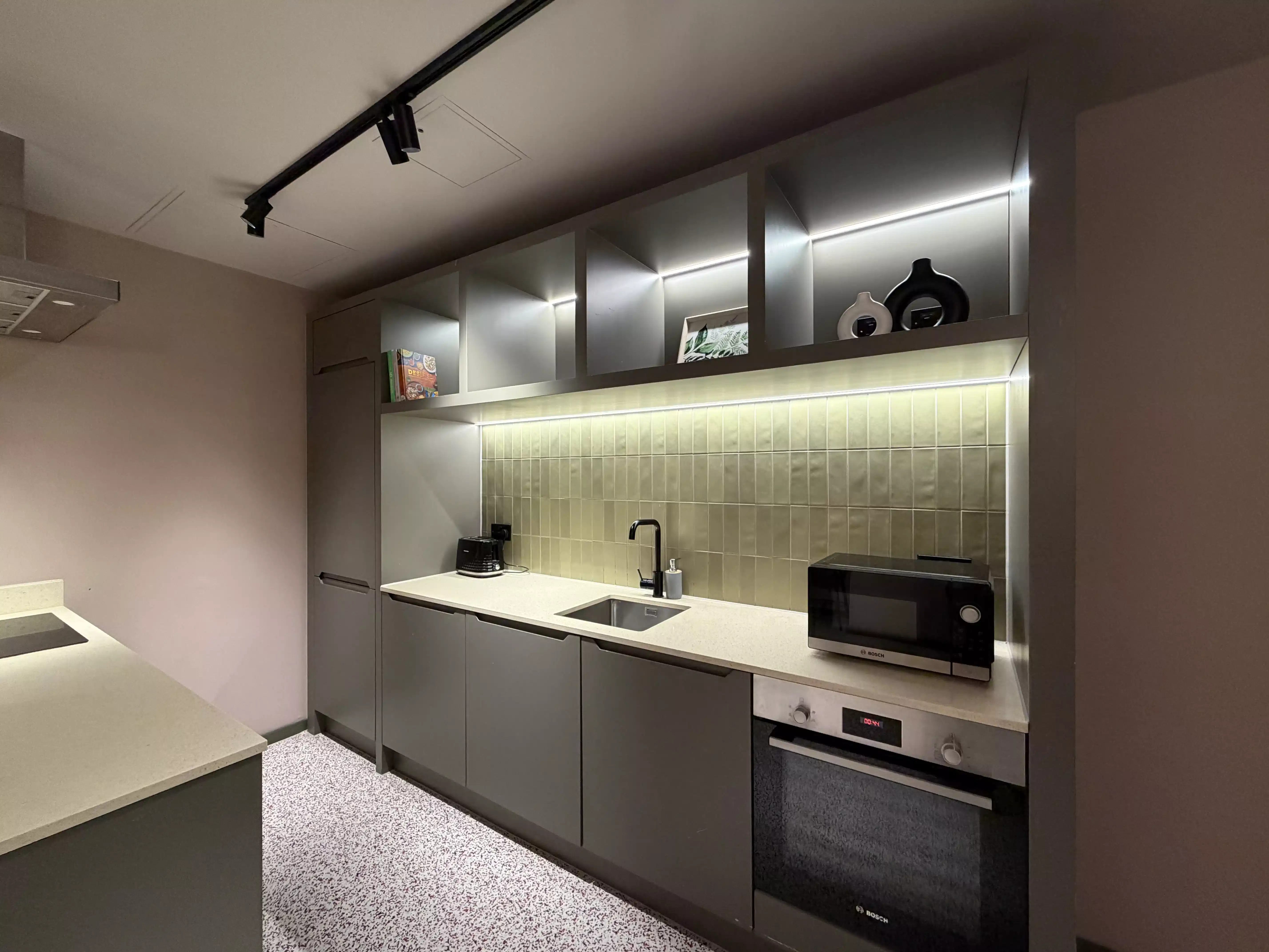 iQ City, London image 39