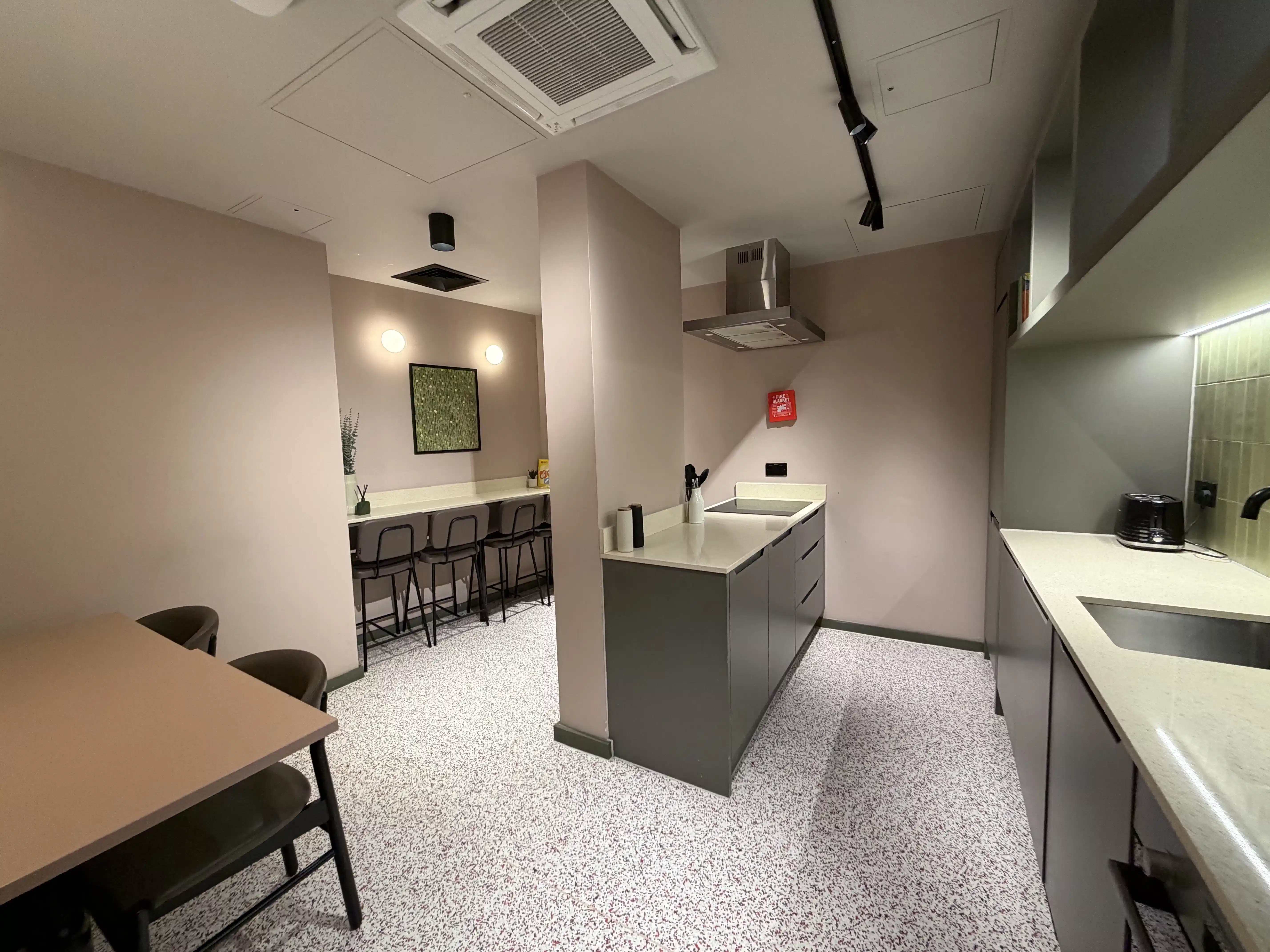 iQ City, London image 40