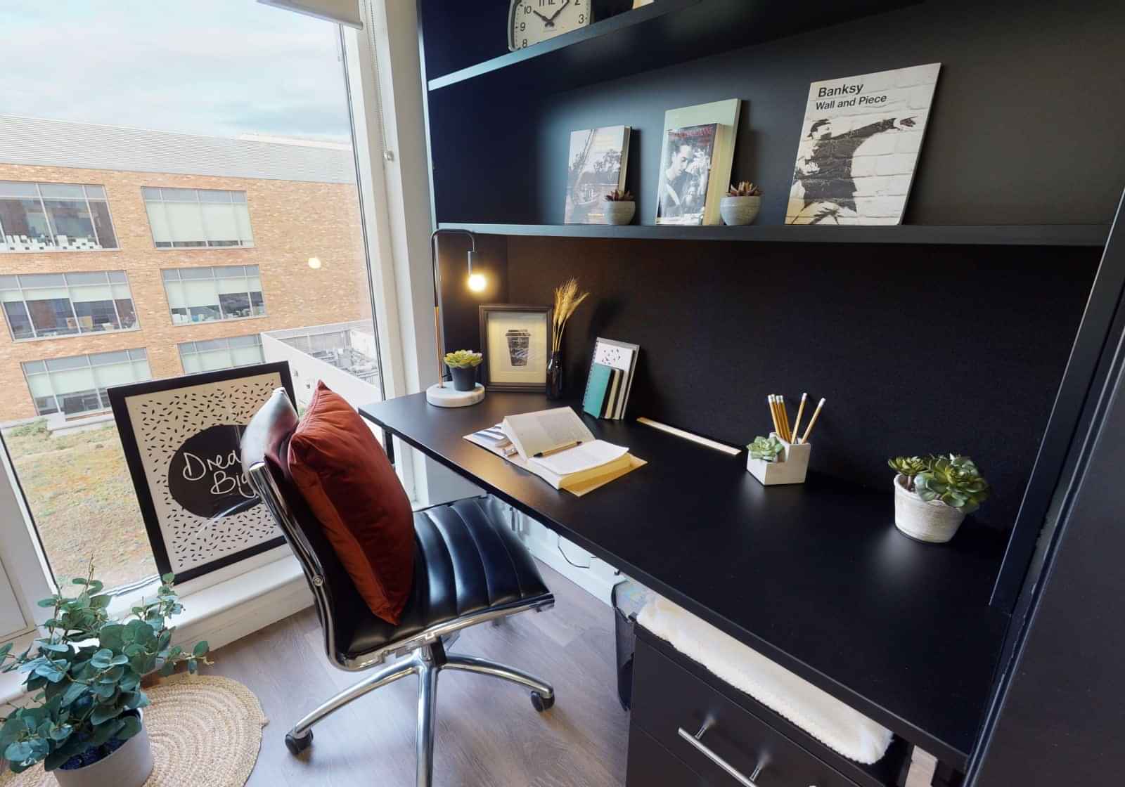 Exterior?w=400&h=260&fit=crop&q=40&auto=format&trim=auto