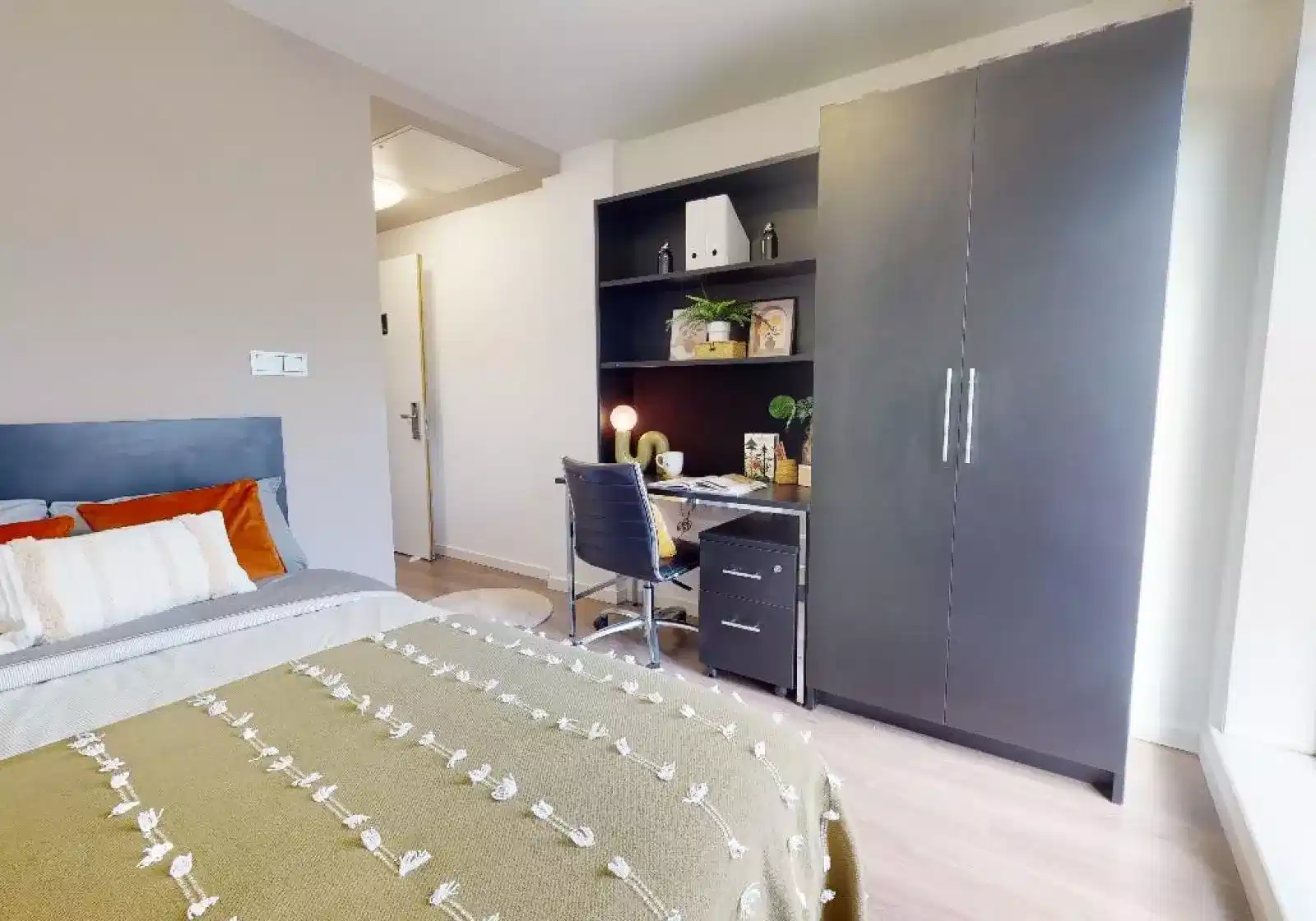 Silver En Suite