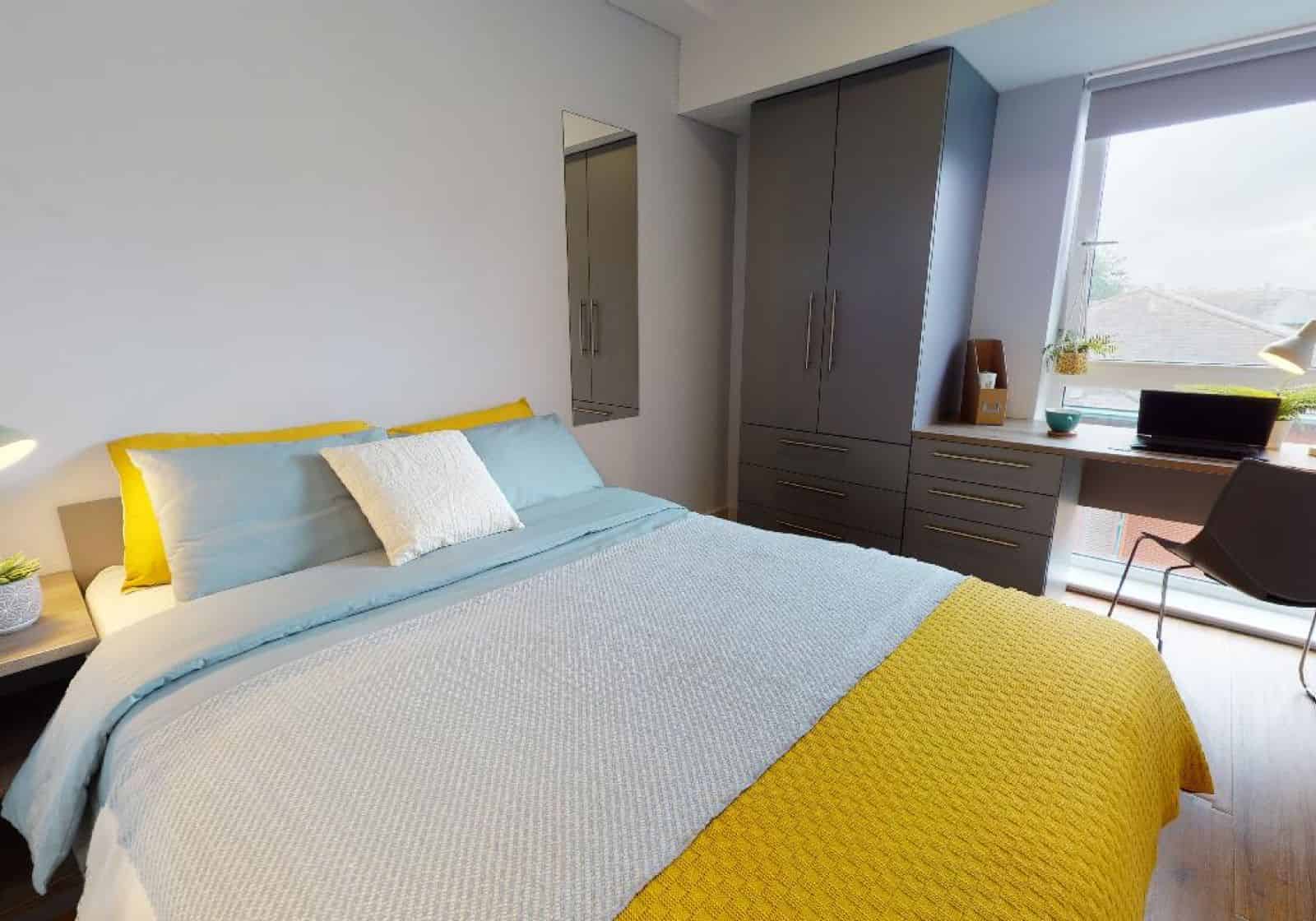 Silver En Suite