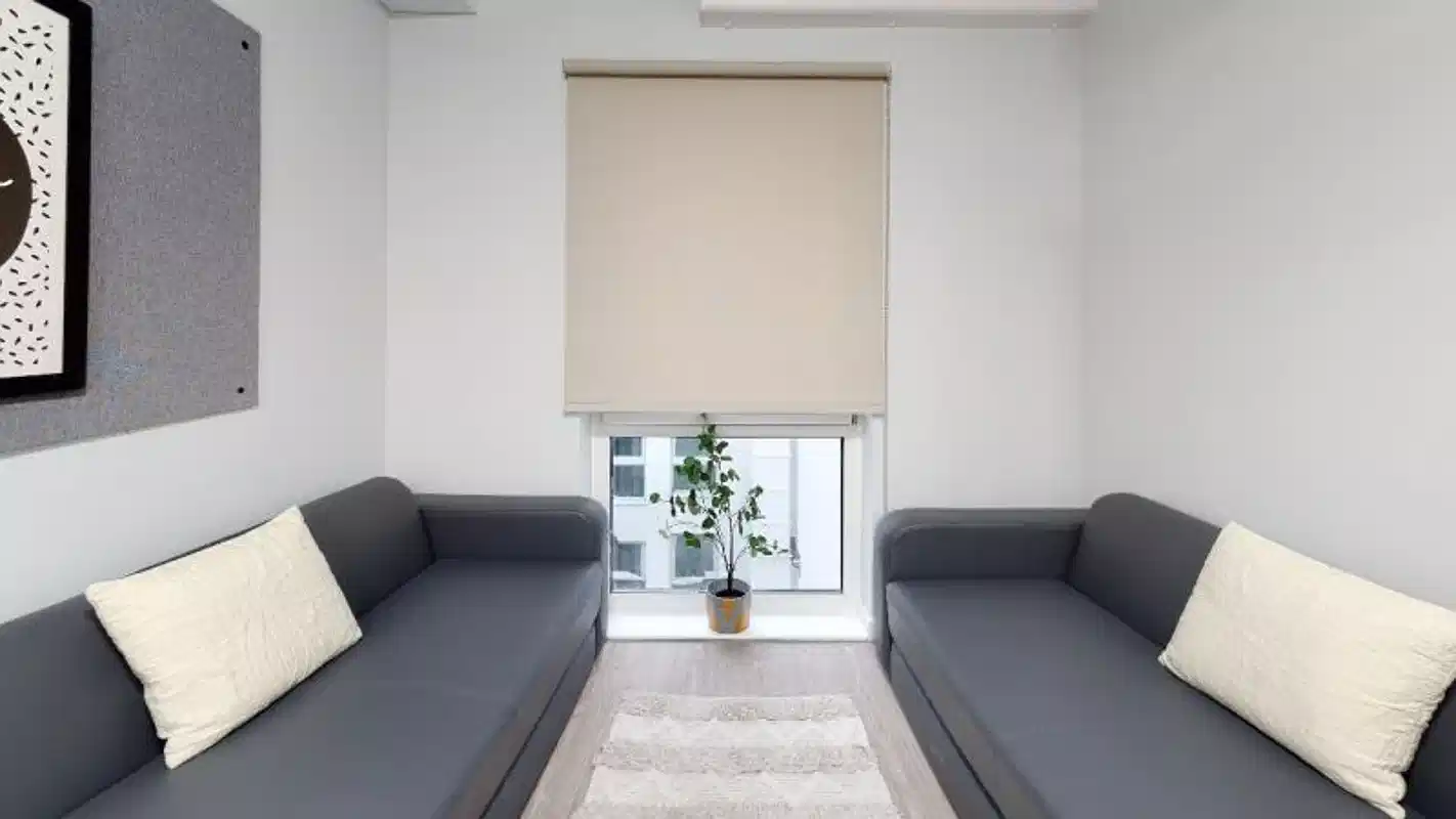 Common Area?w=400&h=260&fit=crop&q=40&auto=format&trim=auto