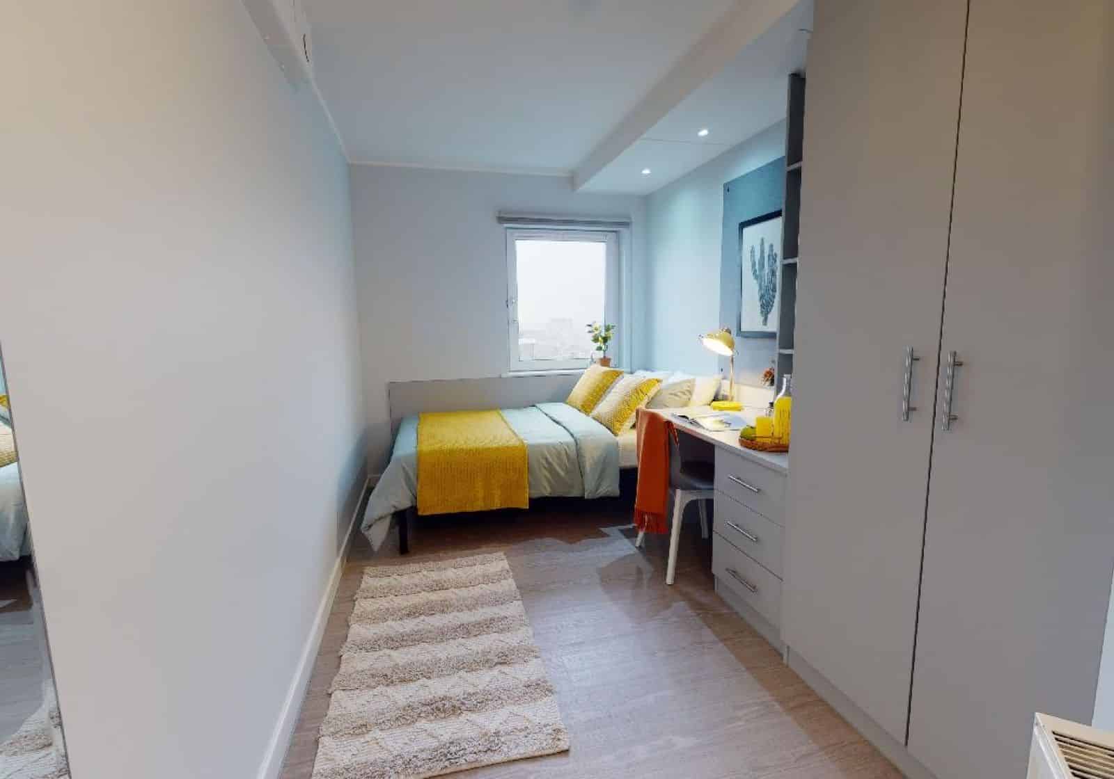 Silver En Suite