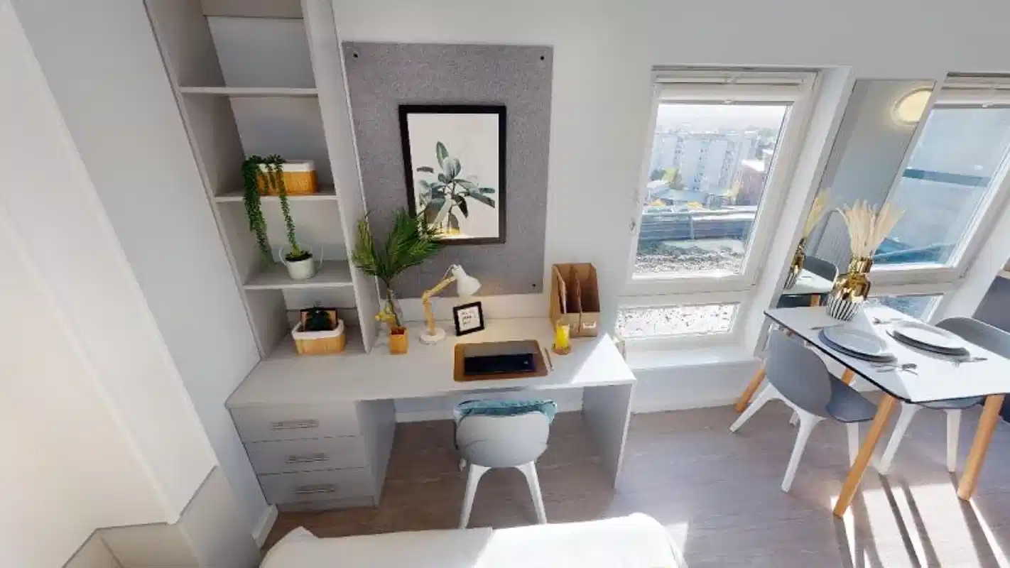 Common Area?w=400&h=260&fit=crop&q=40&auto=format&trim=auto