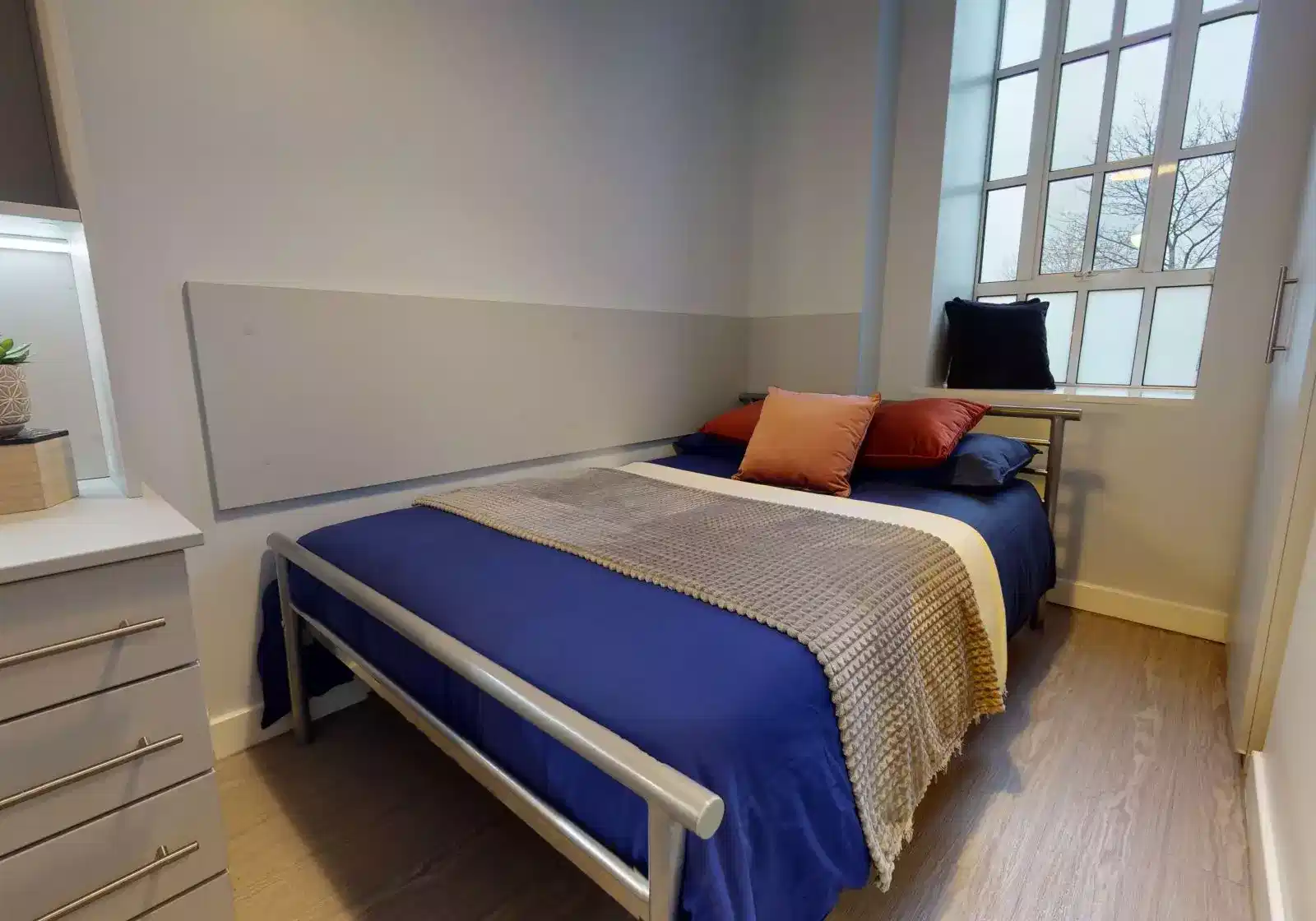 Common Area?w=400&h=260&fit=crop&q=40&auto=format&trim=auto