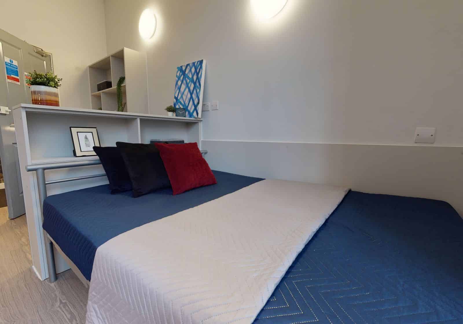 Common Area?w=400&h=260&fit=crop&q=40&auto=format&trim=auto