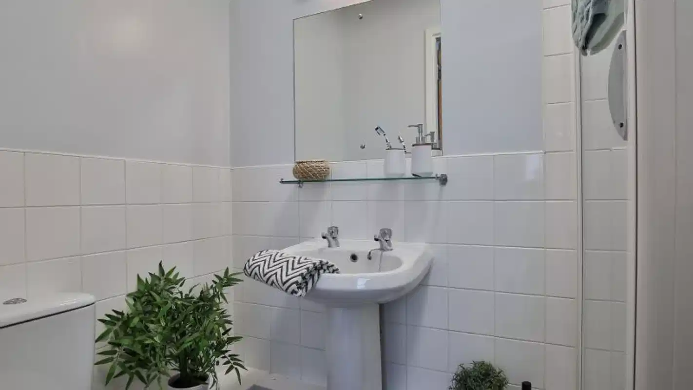 Exterior?w=400&h=260&fit=crop&q=40&auto=format&trim=auto