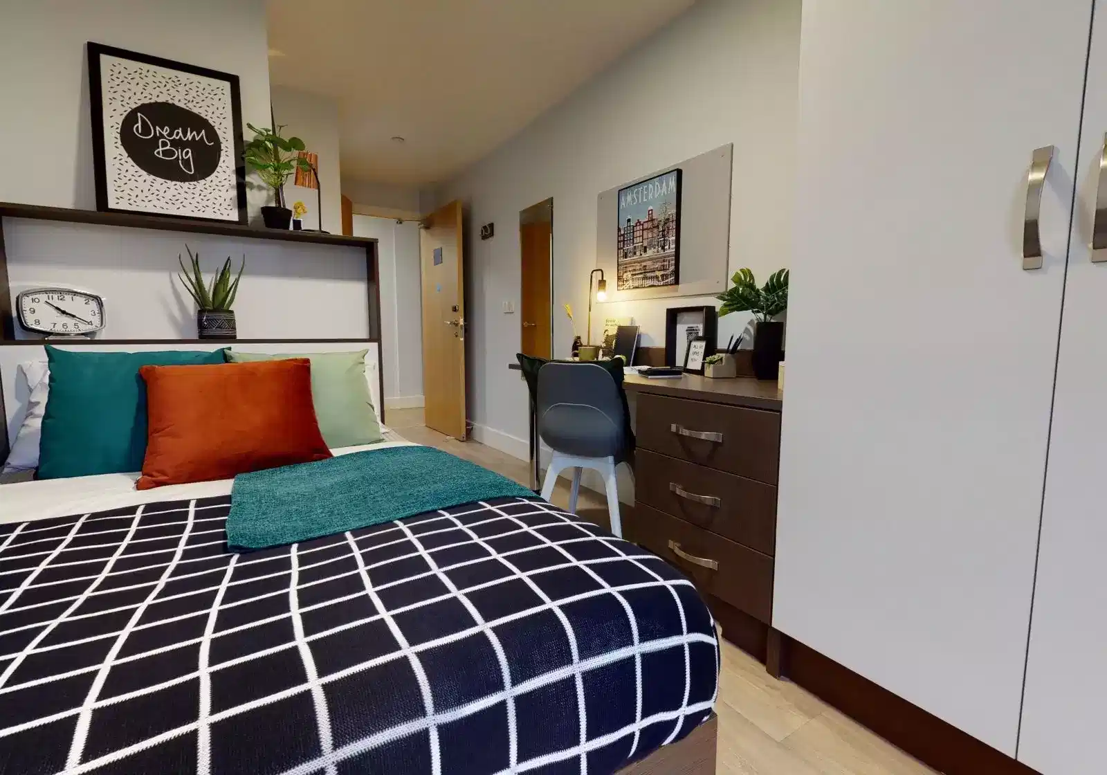 Kitchen?w=400&h=260&fit=crop&q=40&auto=format&trim=auto