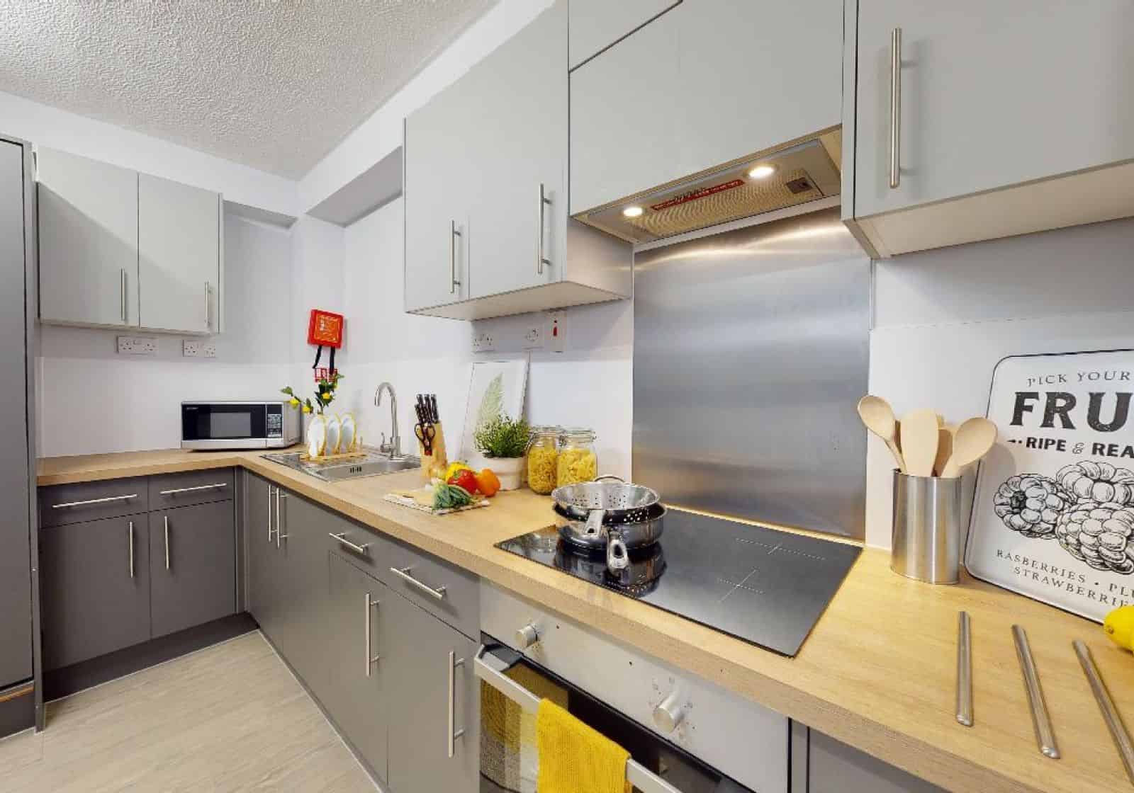 Amenities?w=400&h=260&fit=crop&q=40&auto=format&trim=auto