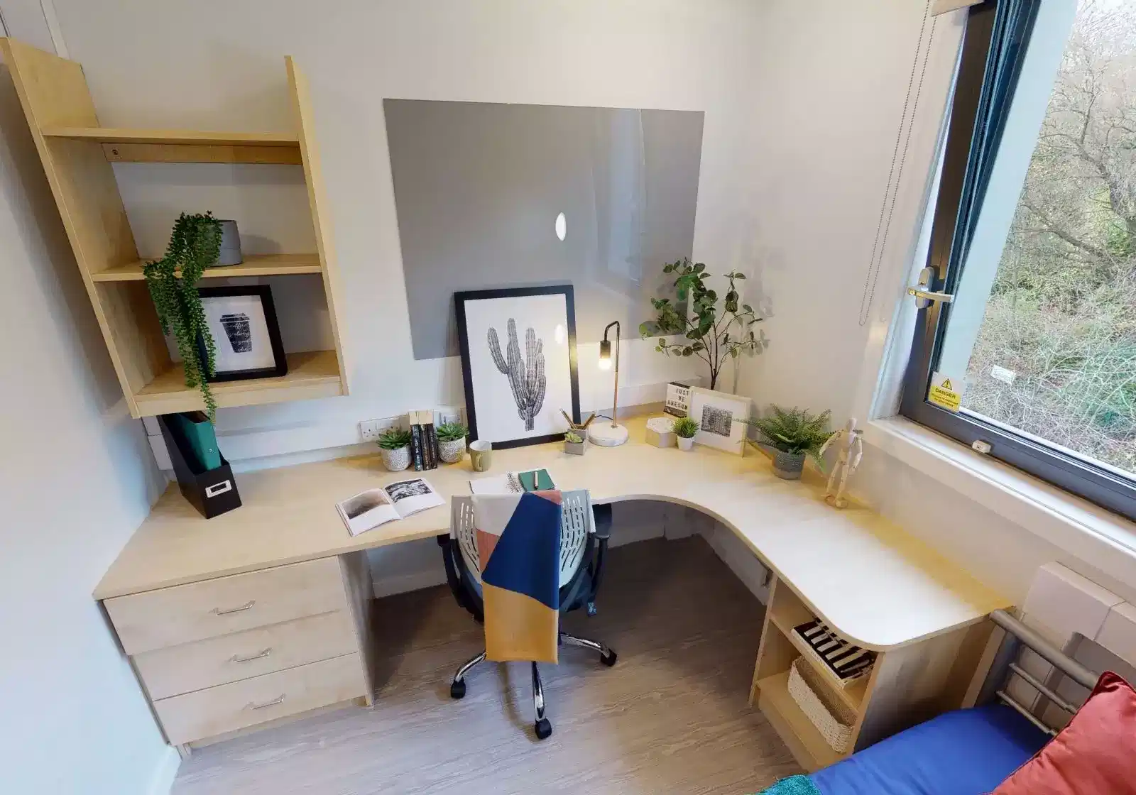 Common Area?w=400&h=260&fit=crop&q=40&auto=format&trim=auto