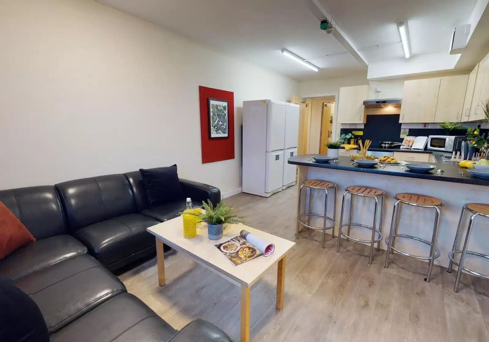 Common Area?w=400&h=260&fit=crop&q=40&auto=format&trim=auto