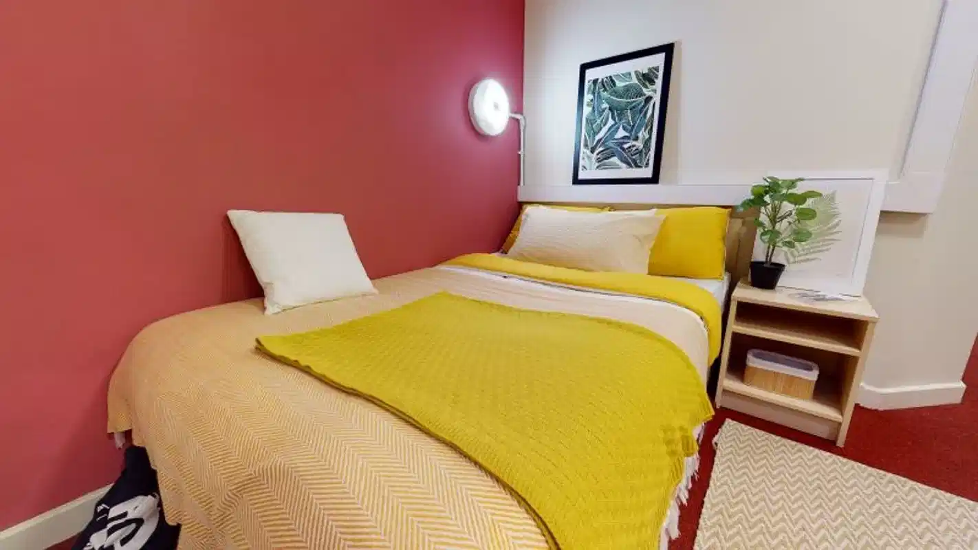 Gold En Suite