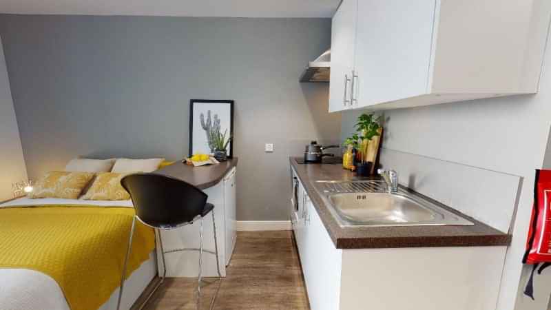 Exterior?w=400&h=260&fit=crop&q=40&auto=format&trim=auto