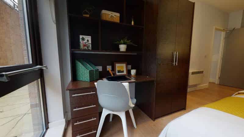 Common Area?w=400&h=260&fit=crop&q=40&auto=format&trim=auto