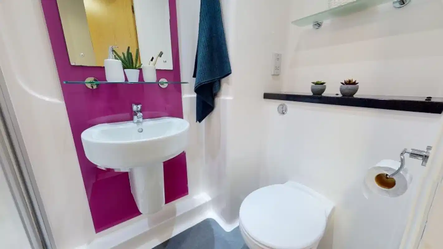 Common Area?w=400&h=260&fit=crop&q=40&auto=format&trim=auto