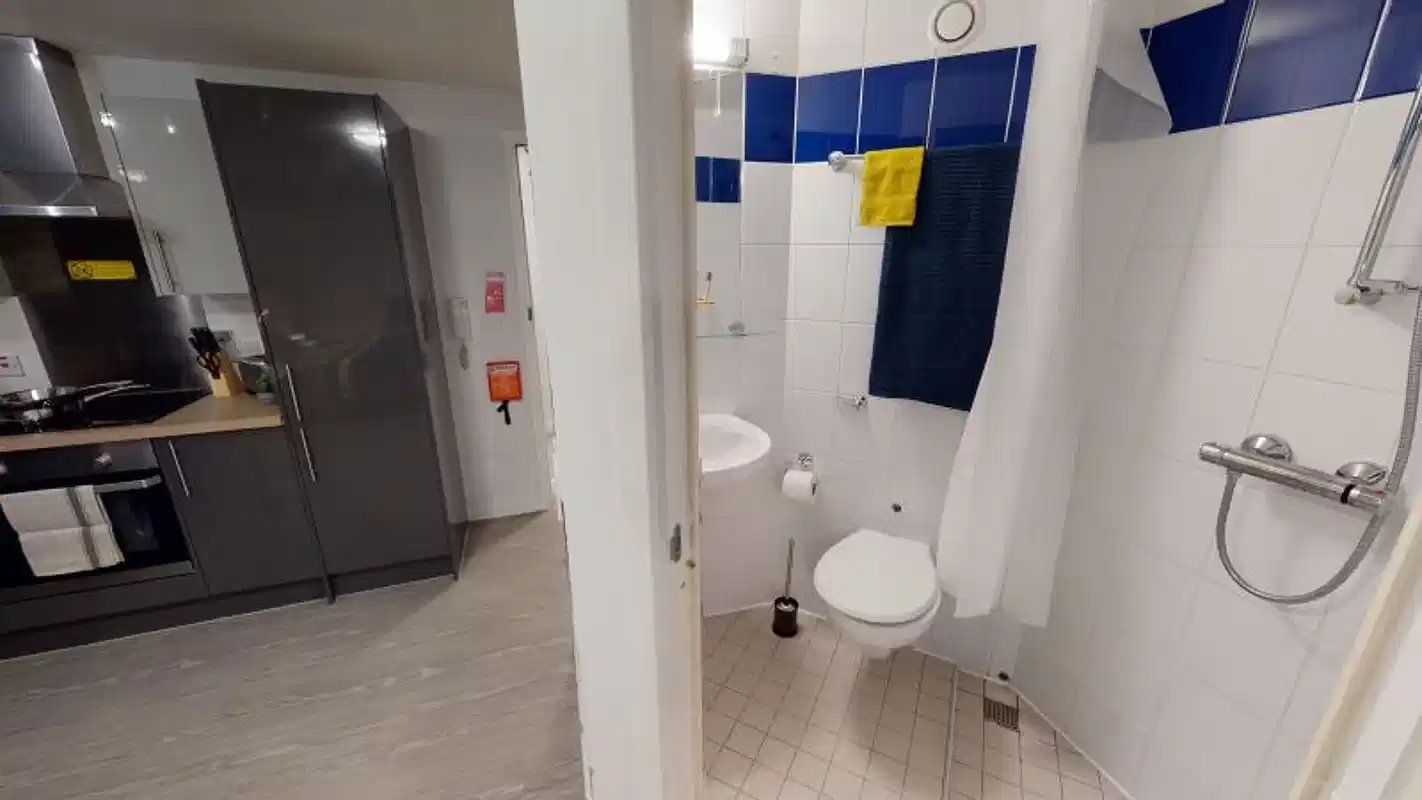 Common Area?w=400&h=260&fit=crop&q=40&auto=format&trim=auto