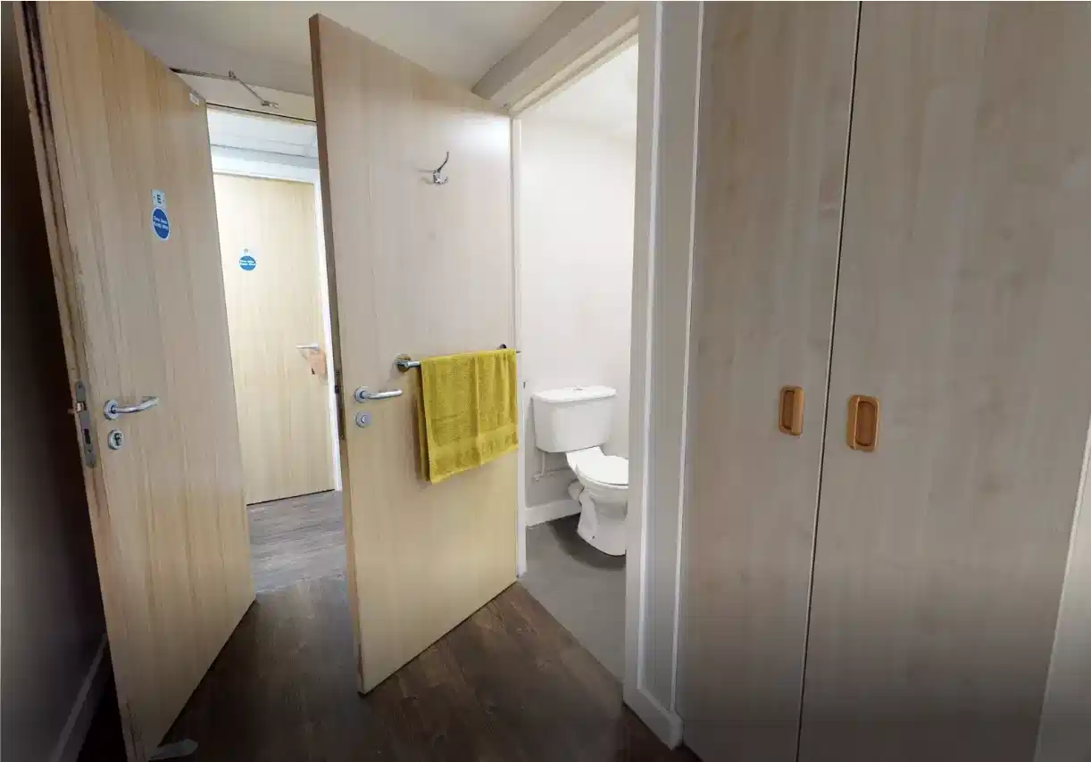 Amenities?w=400&h=260&fit=crop&q=40&auto=format&trim=auto