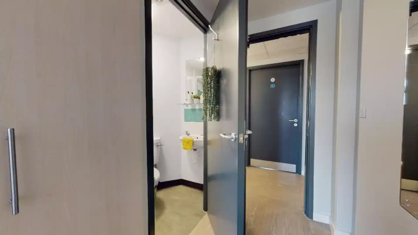 Amenities?w=400&h=260&fit=crop&q=40&auto=format&trim=auto