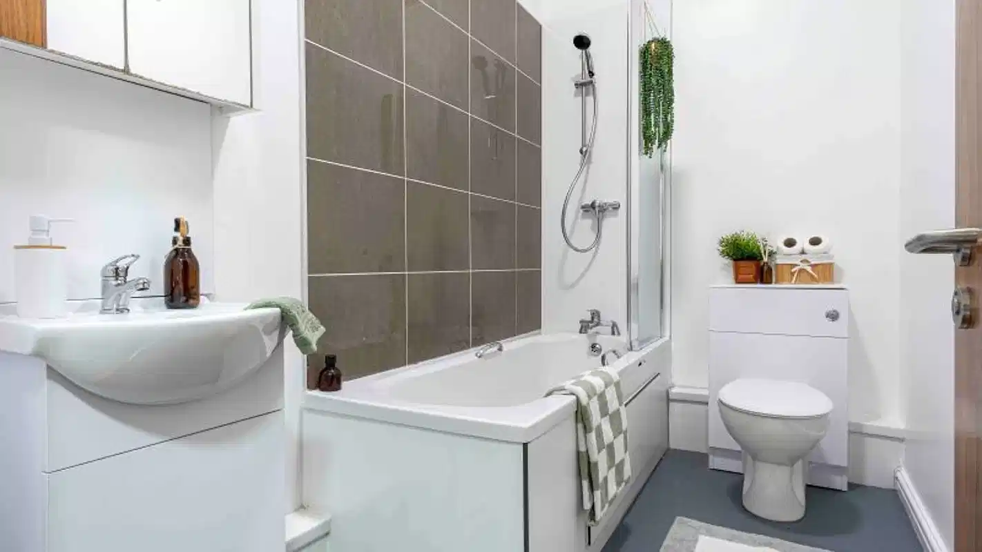 Exterior?w=400&h=260&fit=crop&q=40&auto=format&trim=auto