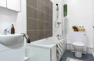 Exterior?w=400&h=260&fit=crop&q=40&auto=format&trim=auto
