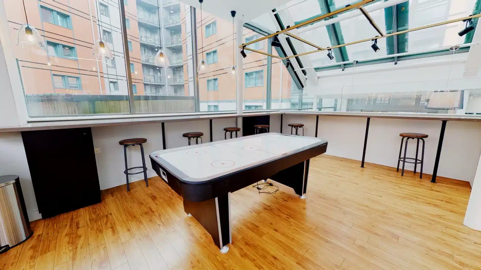 iQ Kerria Apartments, Manchester image 23