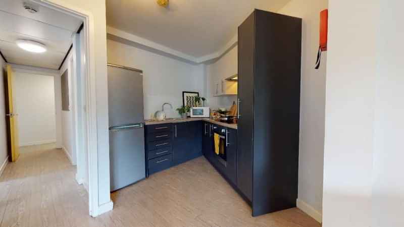 Common Area?w=400&h=260&fit=crop&q=40&auto=format&trim=auto