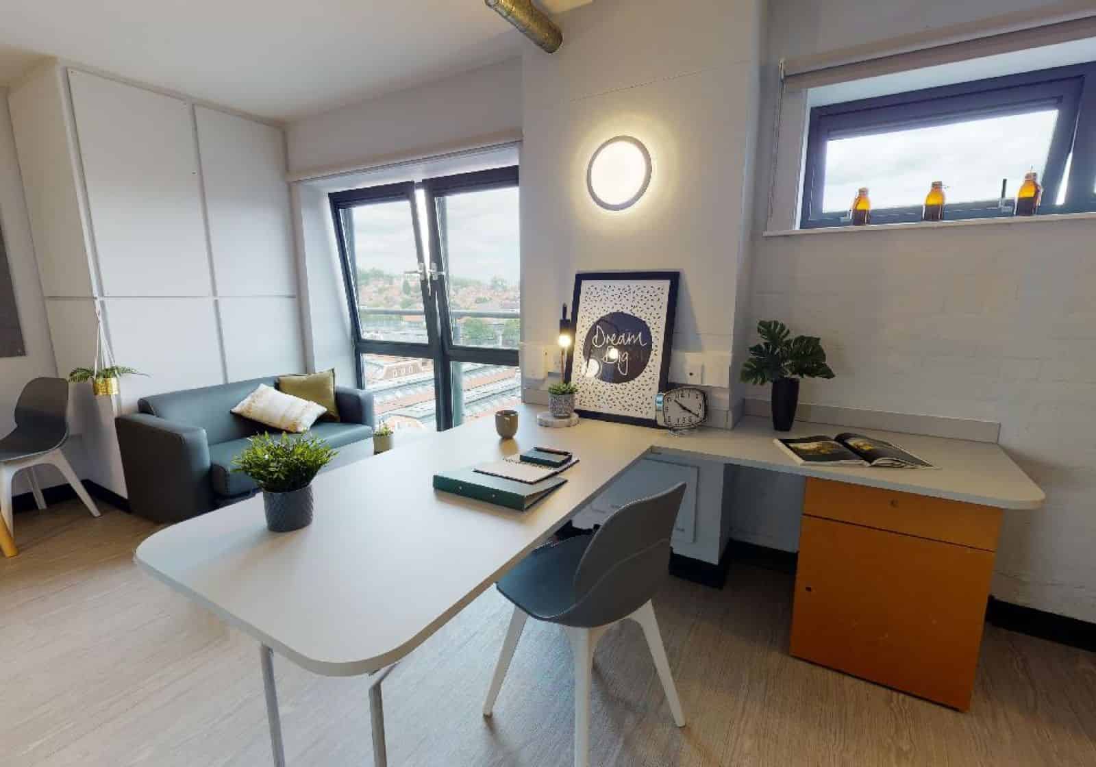 Common Area?w=400&h=260&fit=crop&q=40&auto=format&trim=auto